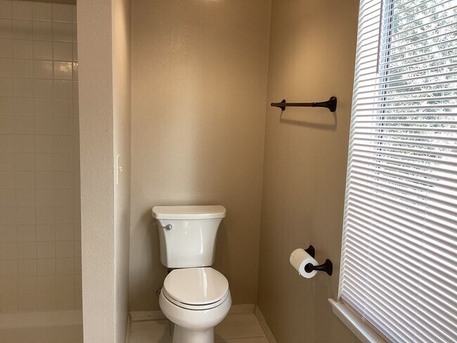 Building Photo - 9615 N Buttonwood Ct