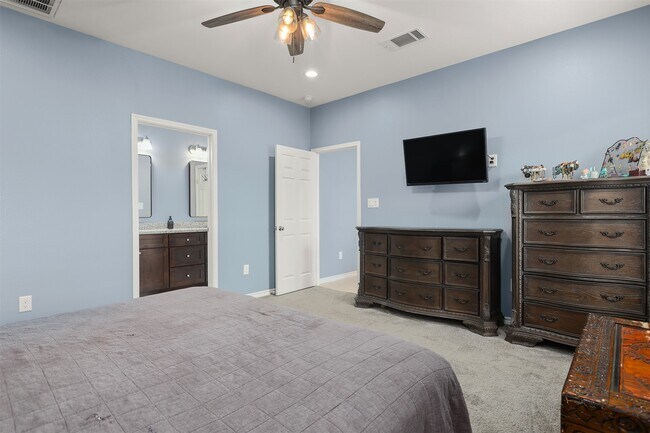 Building Photo - 2518 33rd Ave N