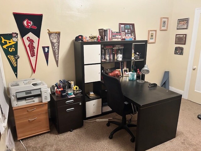 Optional office space / 2nd bedroom - 2933 E Derbyshire Rd