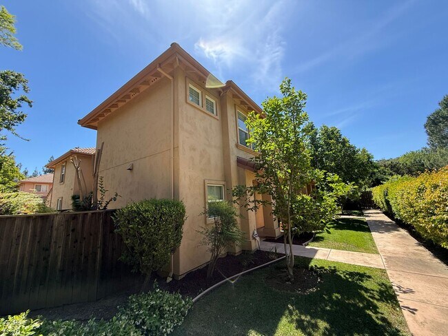 Building Photo - Charming Luxury Home near Downtown & Shopping