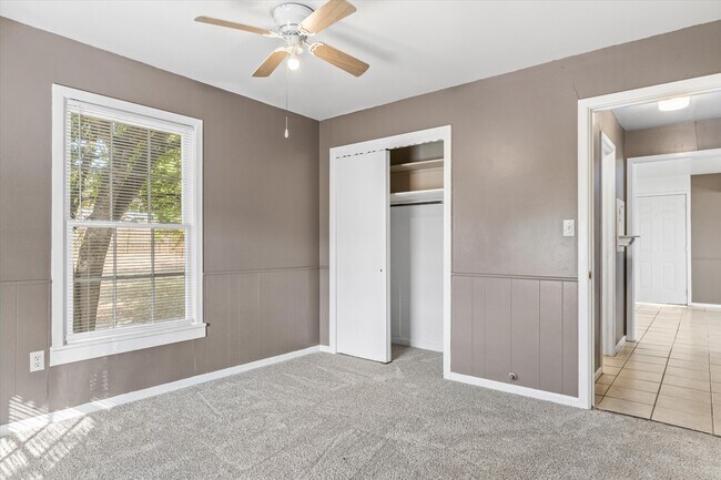 Building Photo - 209 N Richardson St