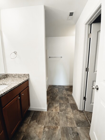 Building Photo - 332 Flat Cove Rd