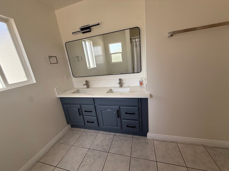 Building Photo - 2446 S Centinela Ave