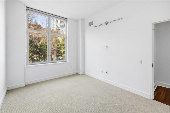 Building Photo - 8100 River Rd