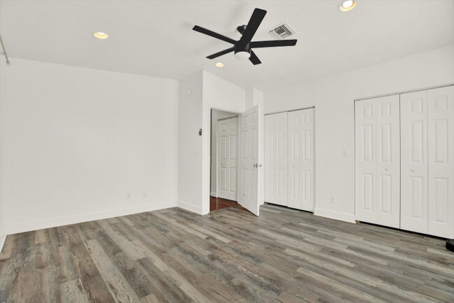 Building Photo - 3006 W Julia St