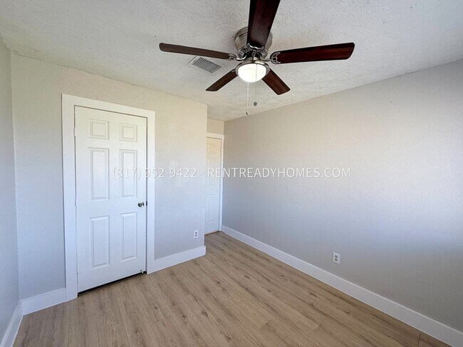 Building Photo - 522 Kenwood Ln