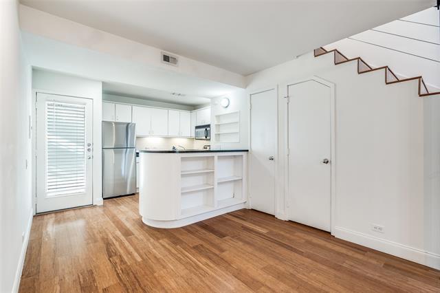 Building Photo - 4242 Buena Vista St