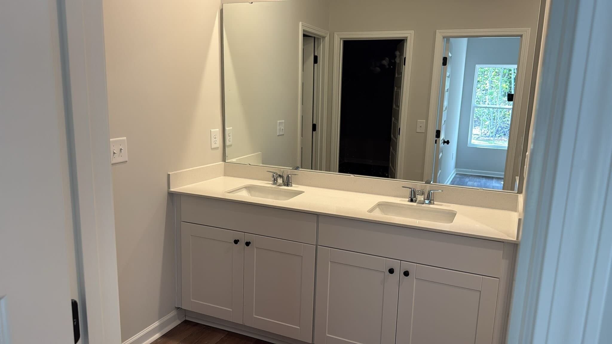 Building Photo - 1016 Harbor Dr