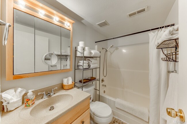 Building Photo - 9517 NE 180th St