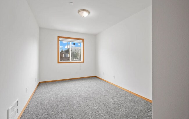 Building Photo - 3010 Norton Ave