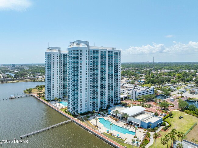 Building Photo - 231 Riverside Dr