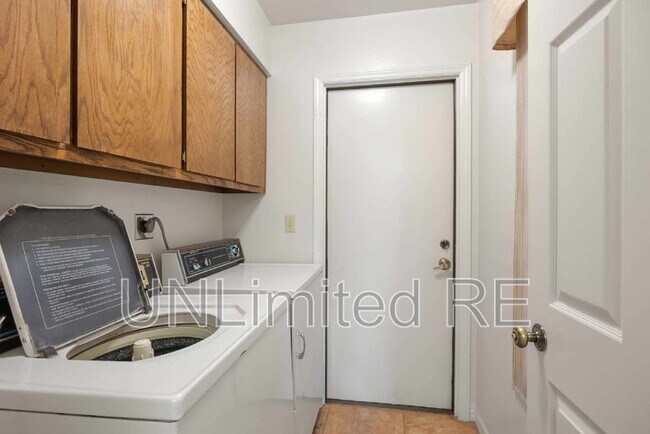 Building Photo - 6135 Crista Lynn Pl