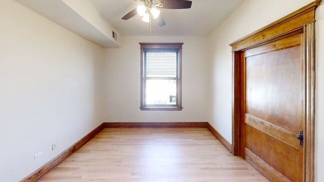 Building Photo - 3124 N California Ave