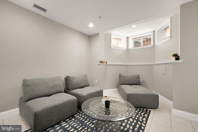 Building Photo - 1135 6th St NW