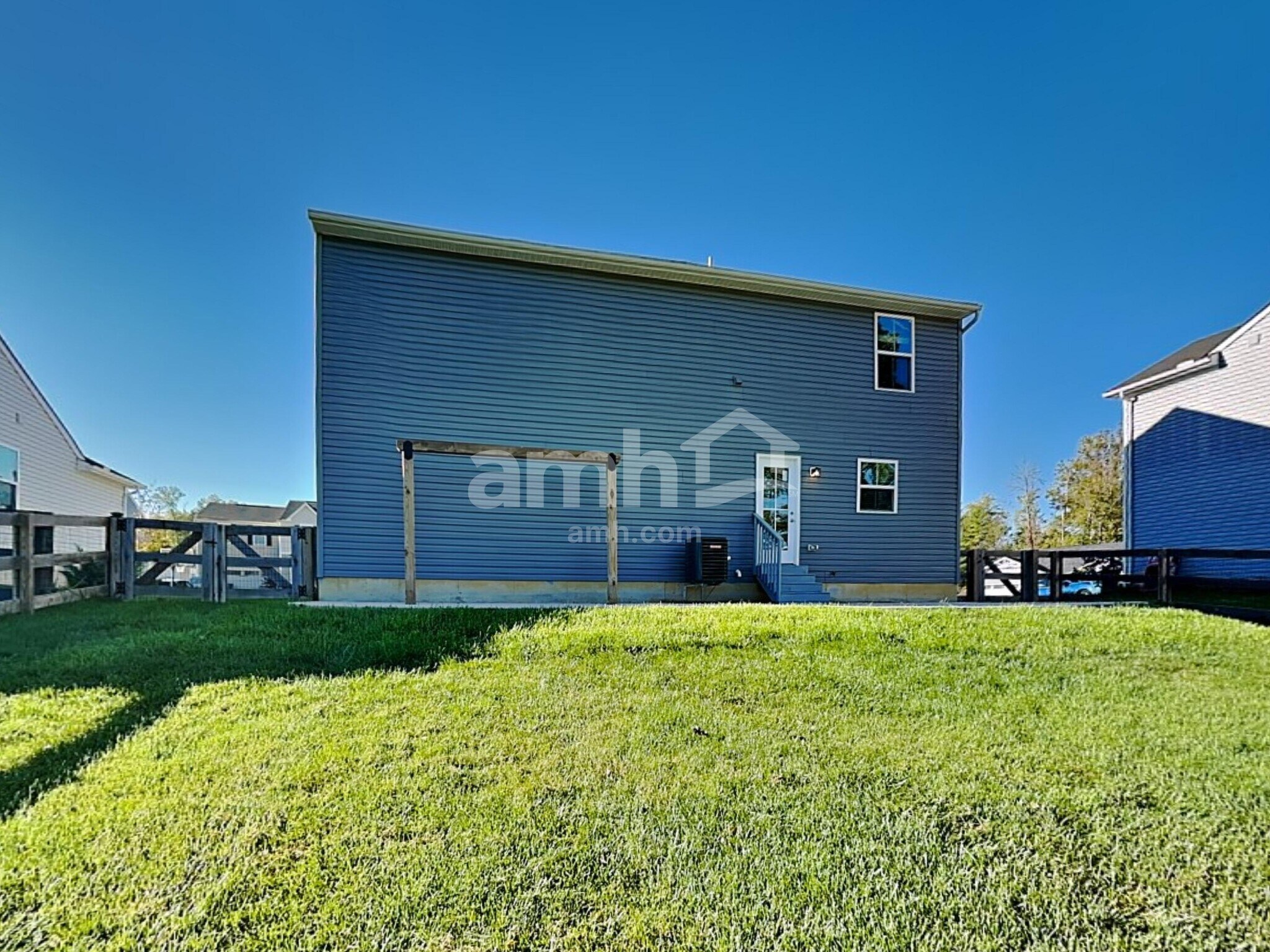 Building Photo - 213 Wooded Ridge Dr