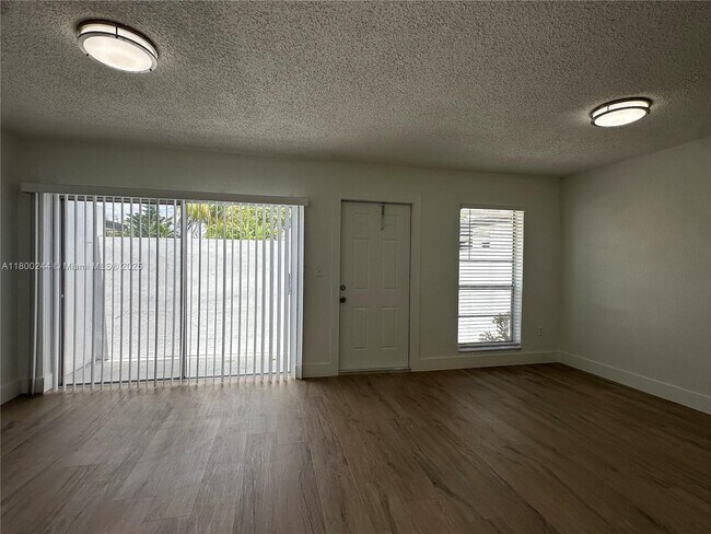 Building Photo - 6032 SW 25th St
