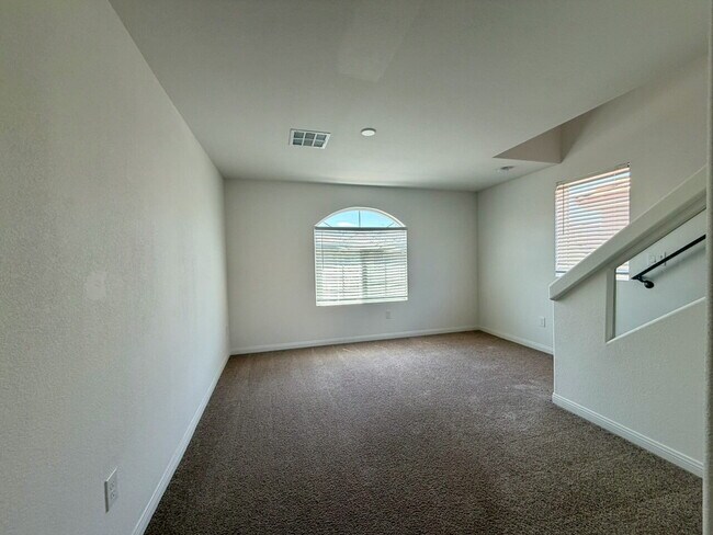 Building Photo - BEAUTIFUL 5 BED 3.5 BATH 3-STORY SINGLE FAMILY HOME WITH 2-CAR GARAGE, SUPER-SIZED LOFT & LOW-MAI...
