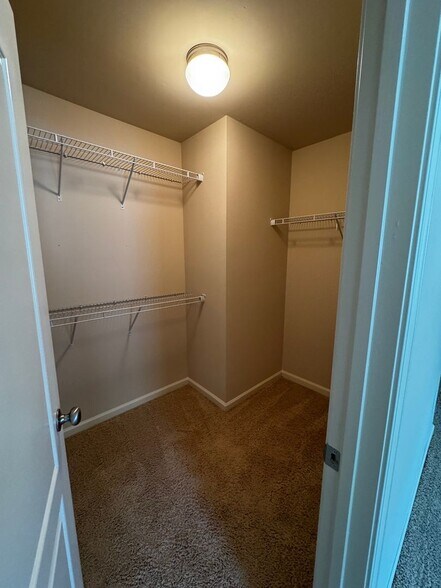 Building Photo - 3092 Brockenhurst Dr