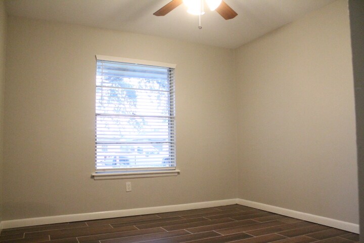Building Photo - 2204 Camellia Ave