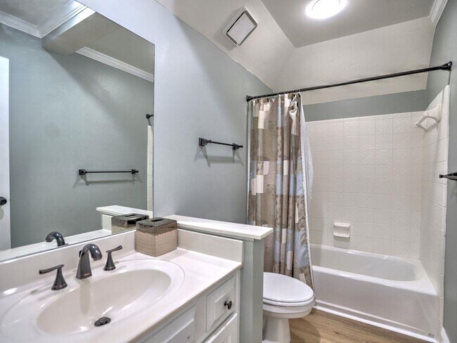 Building Photo - 3237 Waldwick Way SE