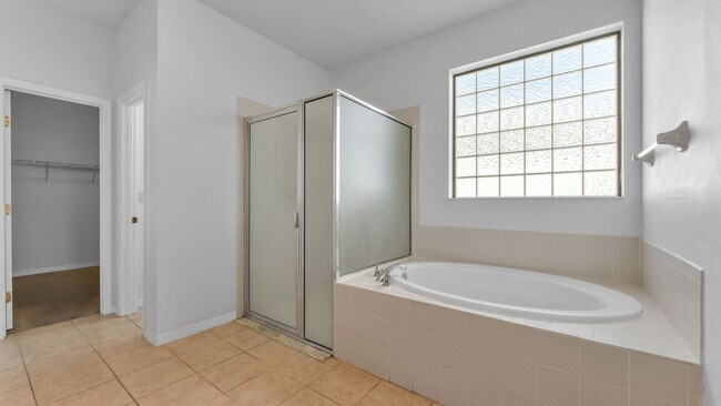 Building Photo - Waterfront home for RENT! 4 bed/2.5 bath