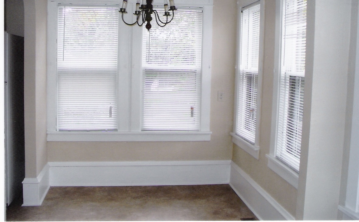 Dining Area - 111 Main Ave W