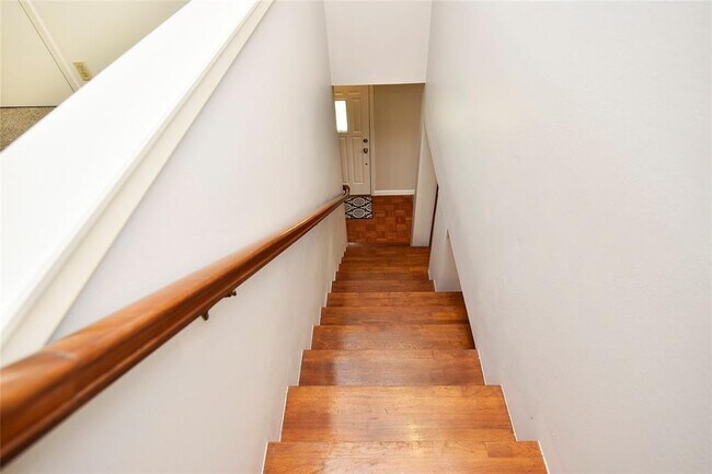 Building Photo - 1811 Laurel Oaks Dr