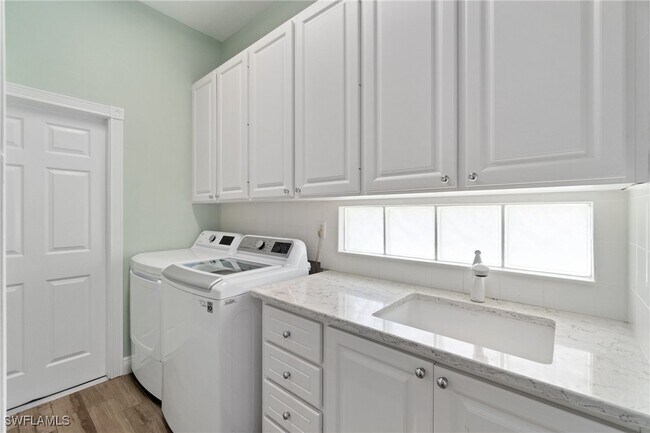 Building Photo - 2733 Island Pond Ln