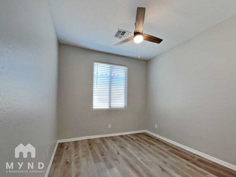 Building Photo - 20887 E Swan Dr