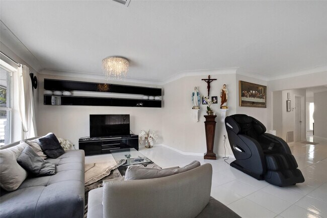 Building Photo - 1311 NE 27th Way