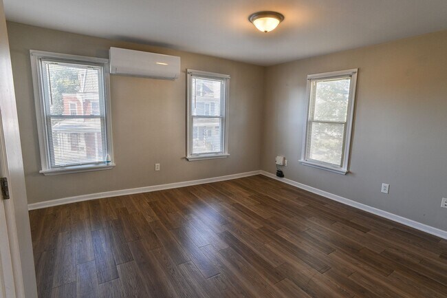 Building Photo - 142 S 29th St