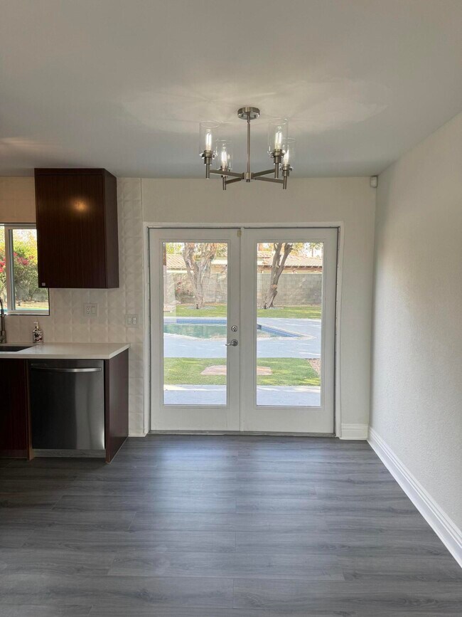 Building Photo - 30620 Pauline Ave