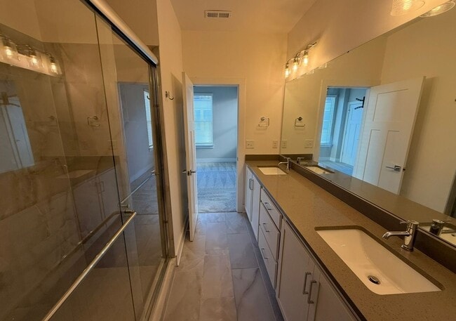 Building Photo - 2118 Bryant Park Dr