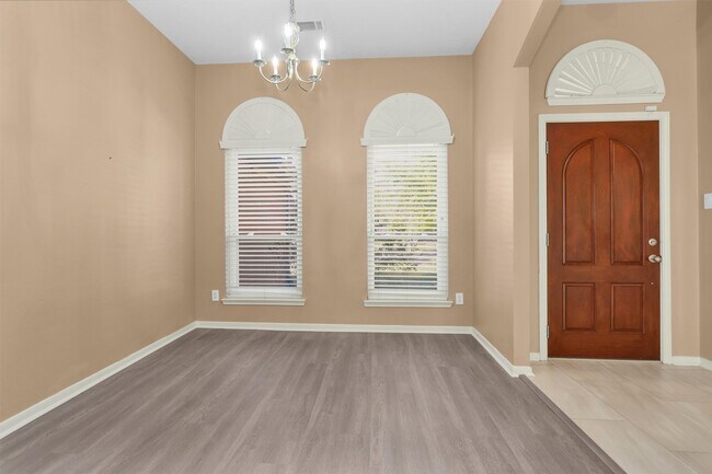 Building Photo - 10822 Oak Acres Dr