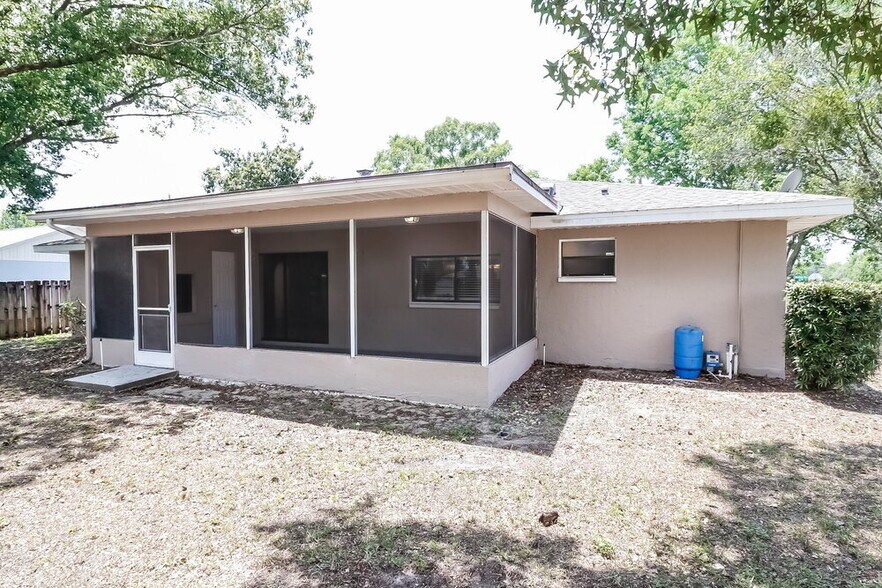 Building Photo - 1266 Bentley Ave