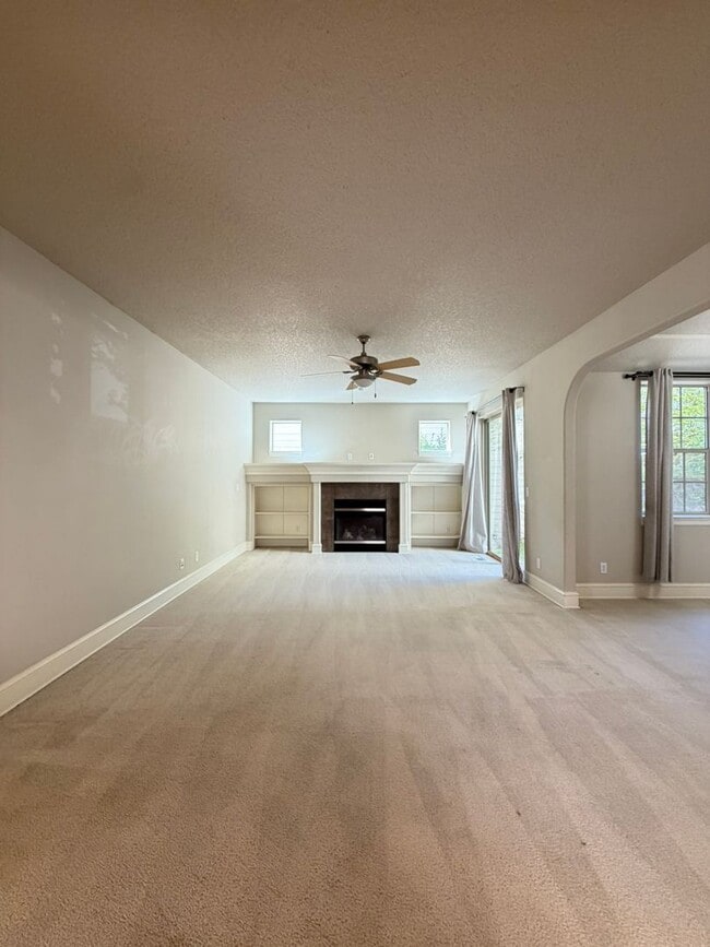 Building Photo - 17204 SW 136th Ave