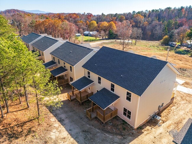 Building Photo - 381 Hungry Hollow Rd SE