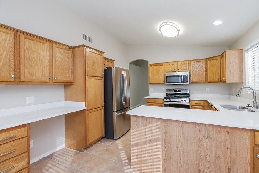 Building Photo - 118 W Tumbleweed Ct