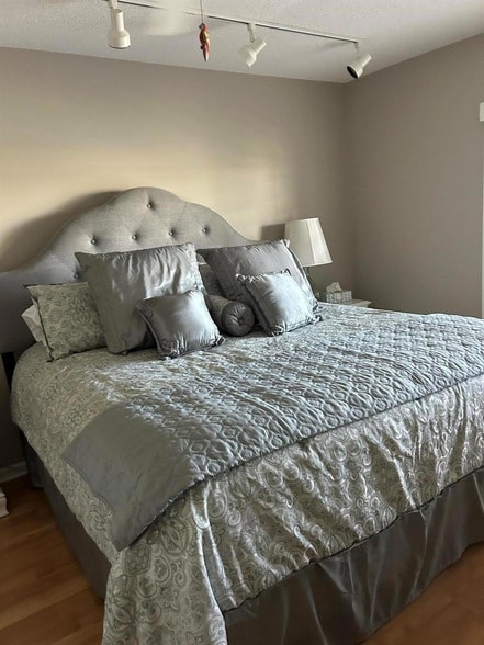 Building Photo - 1072 Keystone Dr