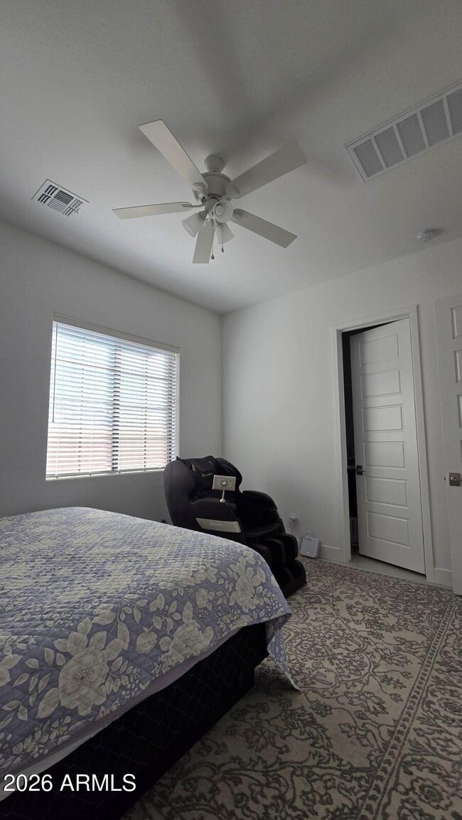 Building Photo - 16512 S 8th Way