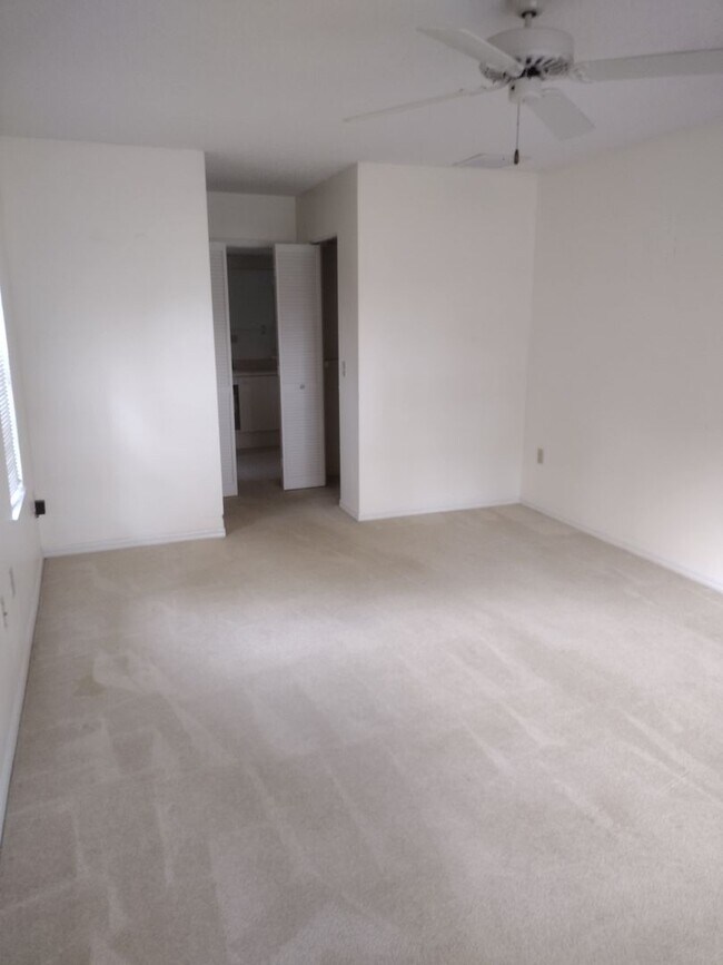 Building Photo - 2 bedroom 2 bathroom Large House for rent ...