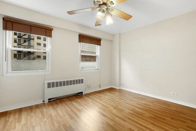 Building Photo - 2909 N Sheridan Rd