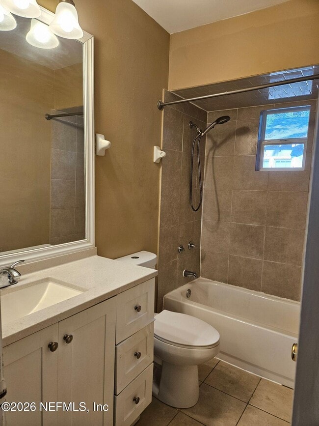 Building Photo - 848 Crestwood St