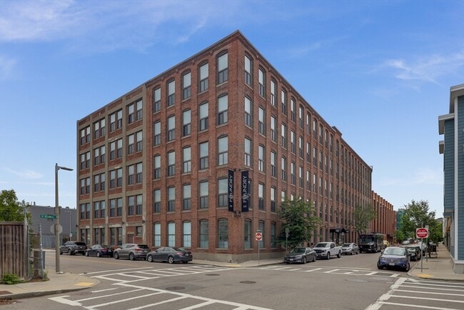 Building Photo - 320 W 2nd St