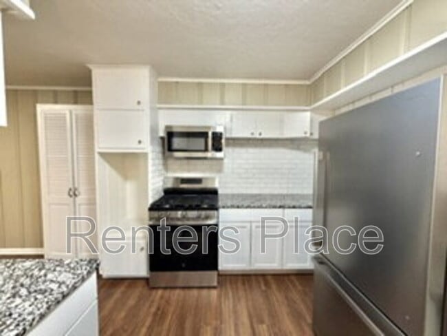 Building Photo - 5501 S Newport Ave