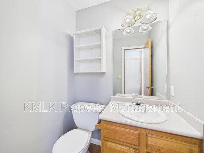 Building Photo - 411 Treeview Dr