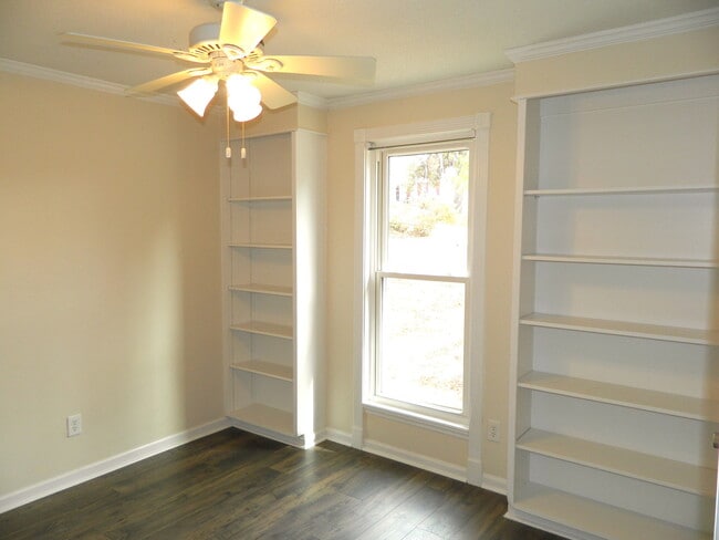 Building Photo - 230 Ronstadt Dr