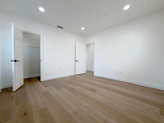 Building Photo - Alhambra Dr