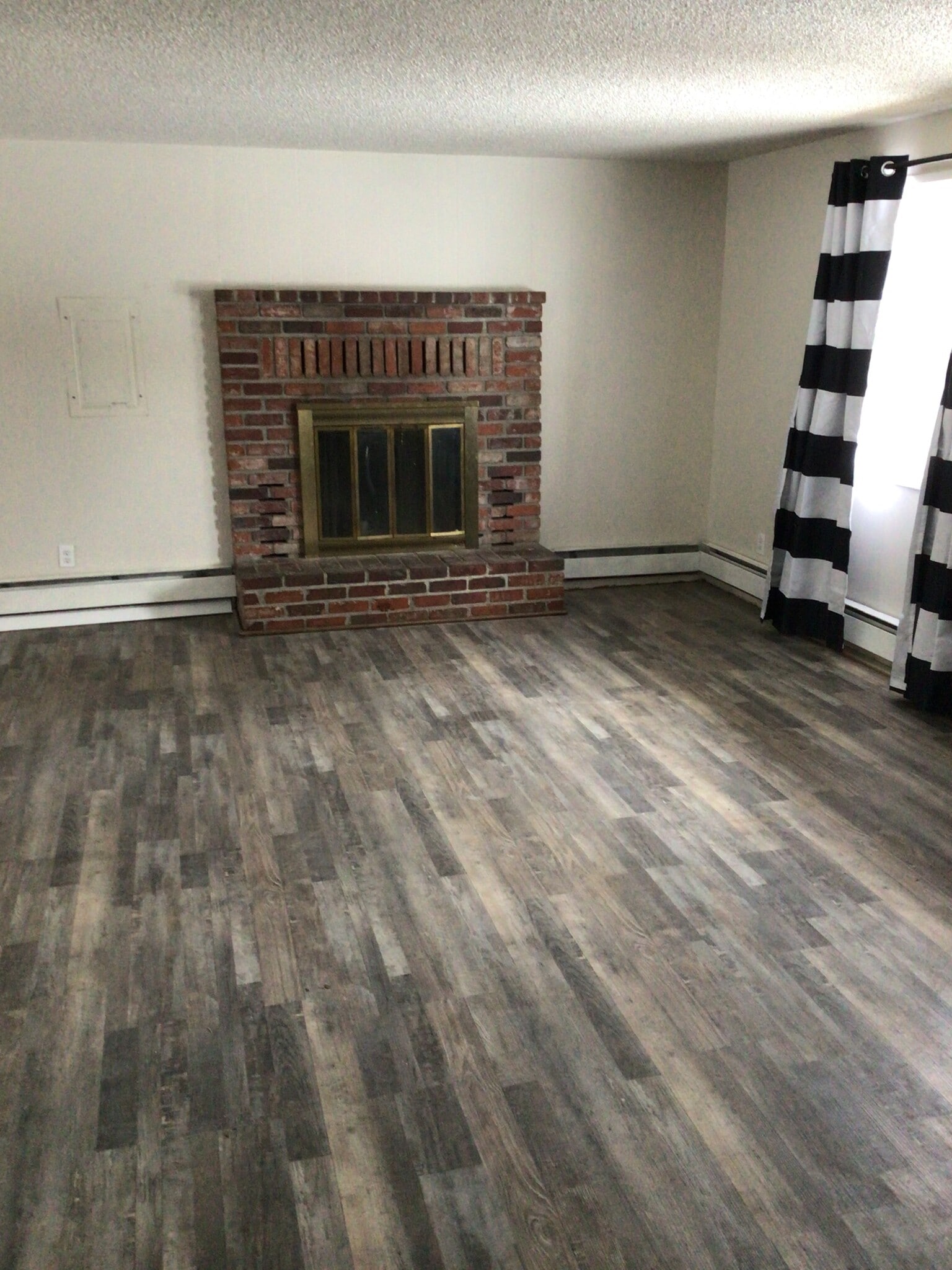 Living room - 1320 Summers Ln