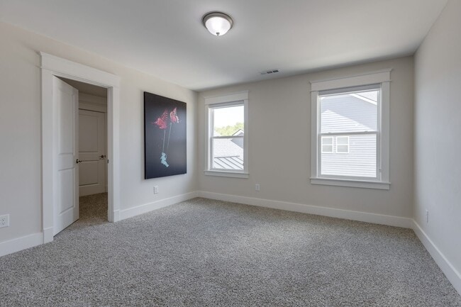 Building Photo - 5043 High Pk Hl Dr